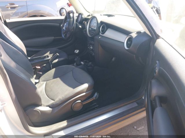 2011 MINI COOPER WMWSU3C57BTX96895 Photo 4