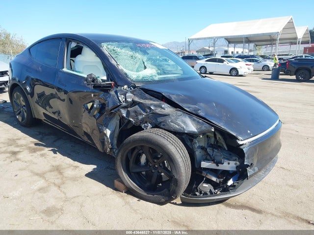 2026 TESLA MODEL Y 7SAYGDEE9TF455061 Photo 0