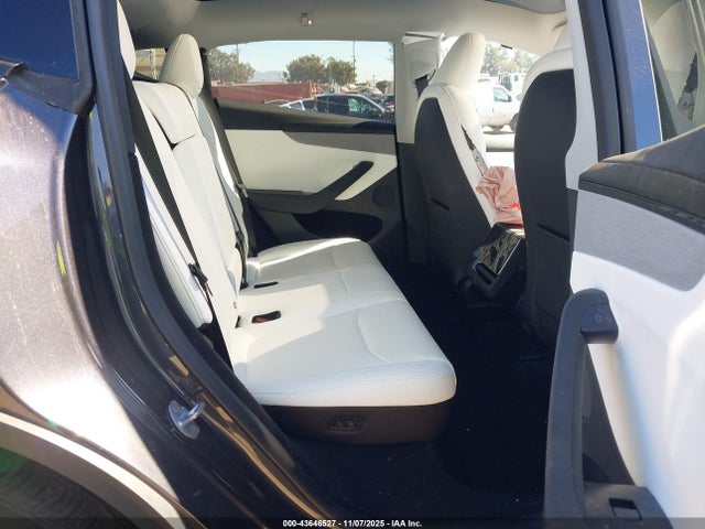 2026 TESLA MODEL Y 7SAYGDEE9TF455061 Photo 7