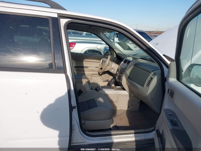 43646587 :رقم المزاد ، 1FMCU03118KC97443 vin ، 2008 Ford Escape Xlt مزاد بيع
