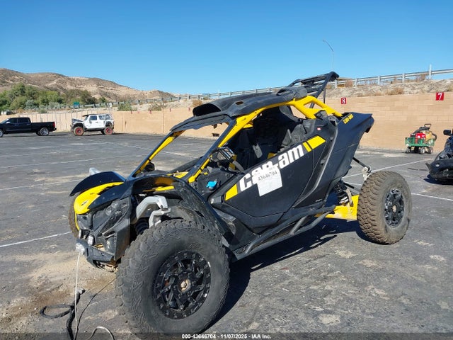 3JB8XAT43RE001010 Can-Am Maverick R X Rs