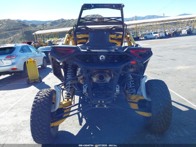 3JB8XAT43RE001010 Can-Am Maverick R X Rs