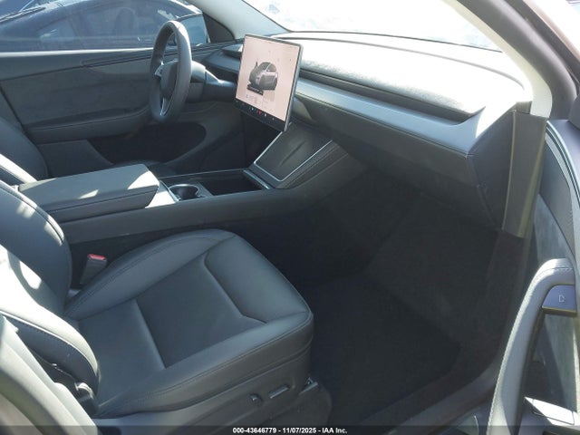 2026 TESLA MODEL Y 7SAYGDEE5TF330610 Photo 4