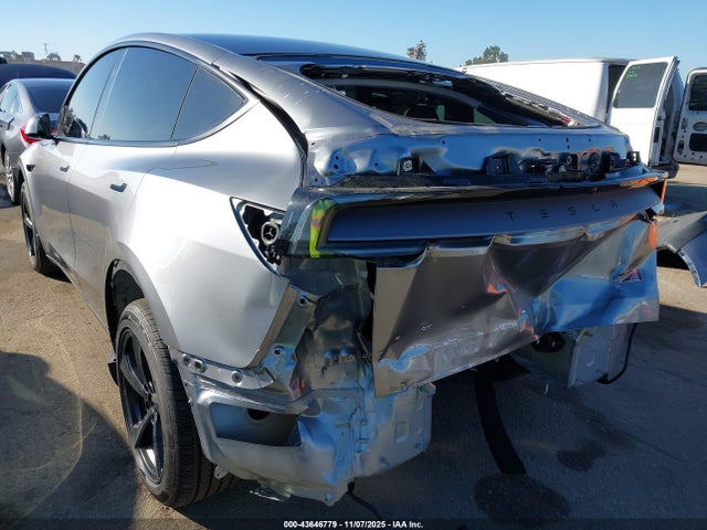 2026 TESLA MODEL Y 7SAYGDEE5TF330610 Photo 5
