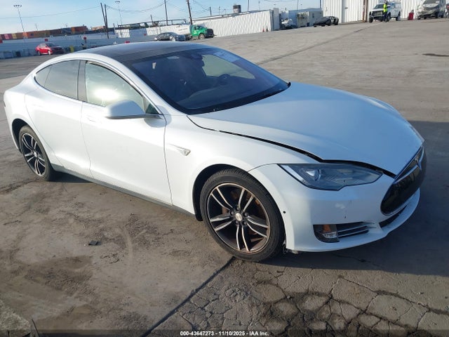 2015 TESLA MODEL S 5YJSA1E13FF120186 Photo 0