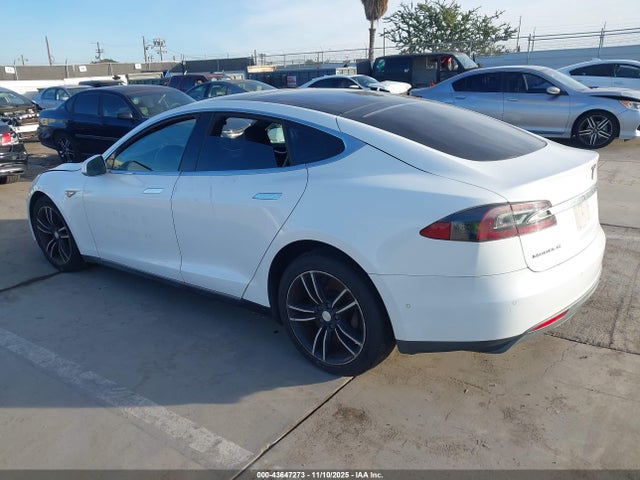 2015 TESLA MODEL S 5YJSA1E13FF120186 Photo 2
