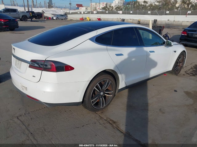 2015 TESLA MODEL S 5YJSA1E13FF120186 Photo 3