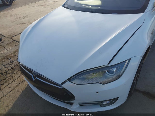 2015 TESLA MODEL S 5YJSA1E13FF120186 Photo 5