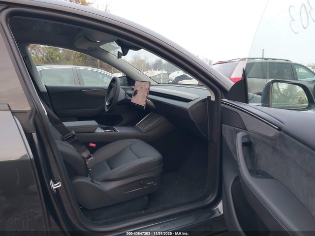 Продаж на аукціоні авто 2026 Tesla Model Y Long Range Dual Motor All-wheel Drive/long Range Launch Series, vin: 7SAYGDEE3TA432453, номер лоту: 43647303