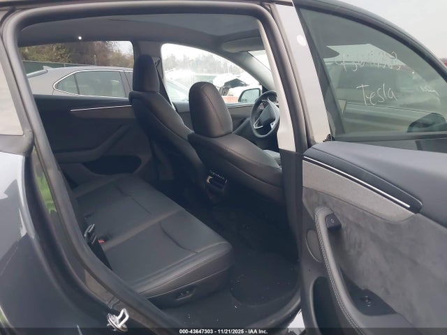 Продаж на аукціоні авто 2026 Tesla Model Y Long Range Dual Motor All-wheel Drive/long Range Launch Series, vin: 7SAYGDEE3TA432453, номер лоту: 43647303