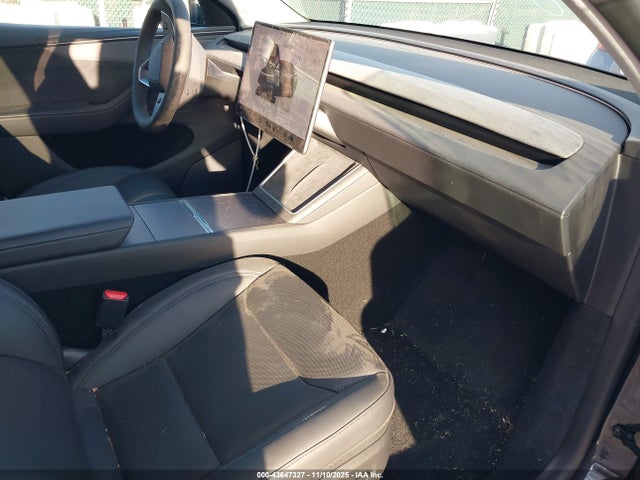 2026 TESLA MODEL Y 7SAYGDEEXTA438766 Photo 4