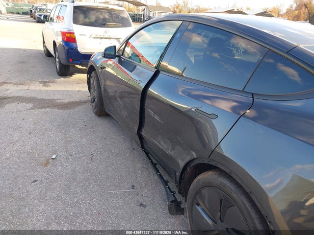 2026 TESLA MODEL Y 7SAYGDEEXTA438766 Photo 5