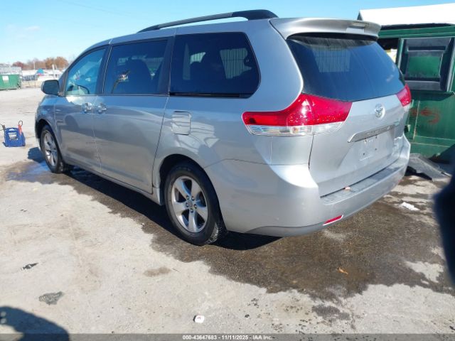 2012 TOYOTA SIENNA 5TDKK3DC1CS222881 Photo 2