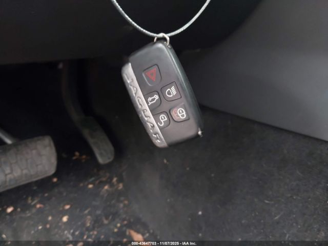 2017 JAGUAR F-PACE SADCJ2BV1HA897242 Photo 10