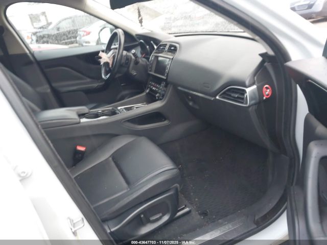 2017 JAGUAR F-PACE SADCJ2BV1HA897242 Photo 4