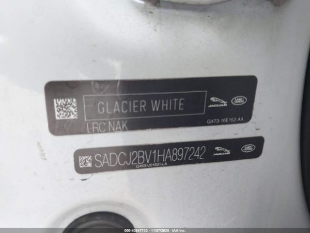 2017 JAGUAR F-PACE SADCJ2BV1HA897242 Photo 8