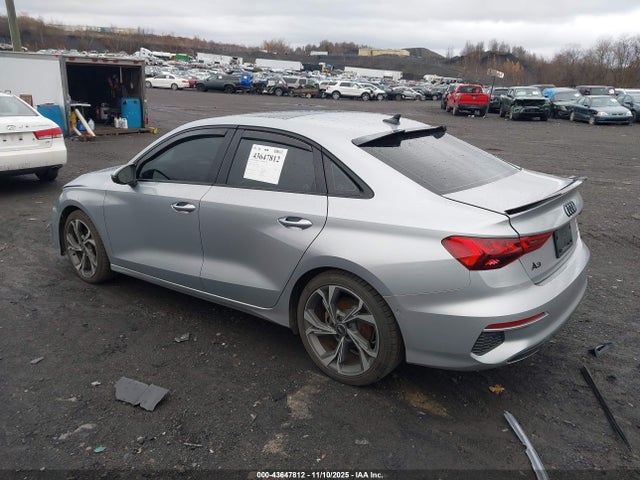 2022 AUDI A3 WAUGUDGY4NA099197 Photo 2