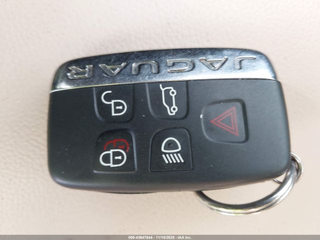 2020 JAGUAR F-PACE SADCJ2FX8LA649221 Photo 10