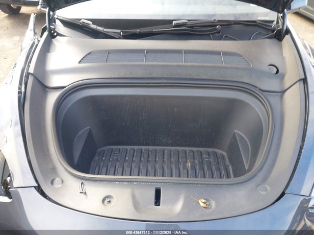 2024 TESLA MODEL Y 7SAYGDEE9RA221251 Photo 9