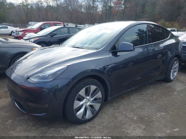 2024 TESLA MODEL Y 7SAYGDEE9RA221251 Photo 1