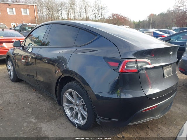 2024 TESLA MODEL Y 7SAYGDEE9RA221251 Photo 2