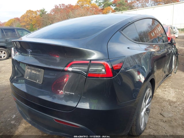 2024 TESLA MODEL Y 7SAYGDEE9RA221251 Photo 3