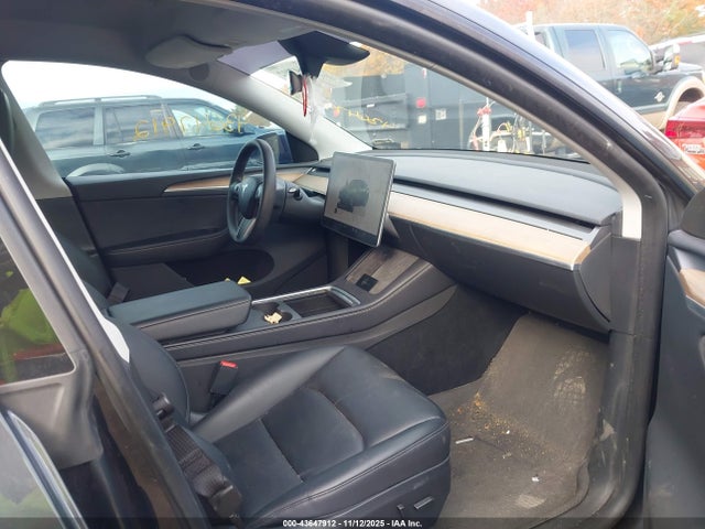 2024 TESLA MODEL Y 7SAYGDEE9RA221251 Photo 4