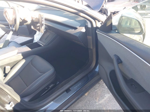 43648473 :رقم المزاد ، 5YJ3E1EAXSF902178 vin ، 2025 Tesla Model 3 Long Range Rear-wheel Drive/standard مزاد بيع