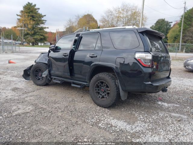 2018 TOYOTA 4RUNNER JTEBU5JR4J5596303 Photo 2