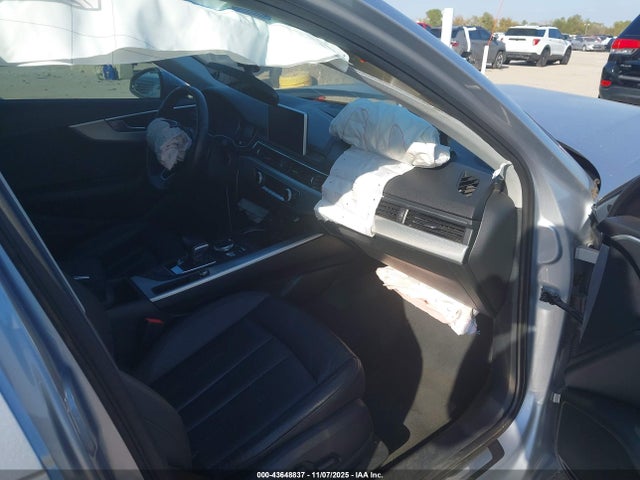 2017 AUDI A4 WAUANAF49HN002556 Photo 4