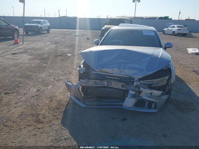 2017 AUDI A4 WAUANAF49HN002556 Photo 5