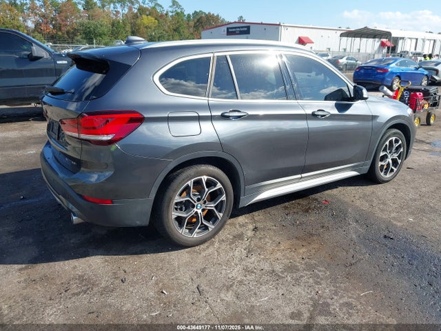 2021 BMW X1 WBXJG9C03M5T49259 Photo 3
