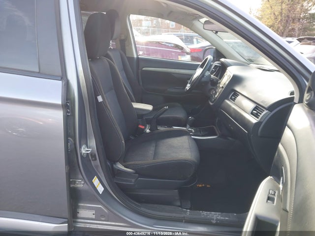 2017 MITSUBISHI OUTLANDER JA4AD2A39HZ050362 Photo 4