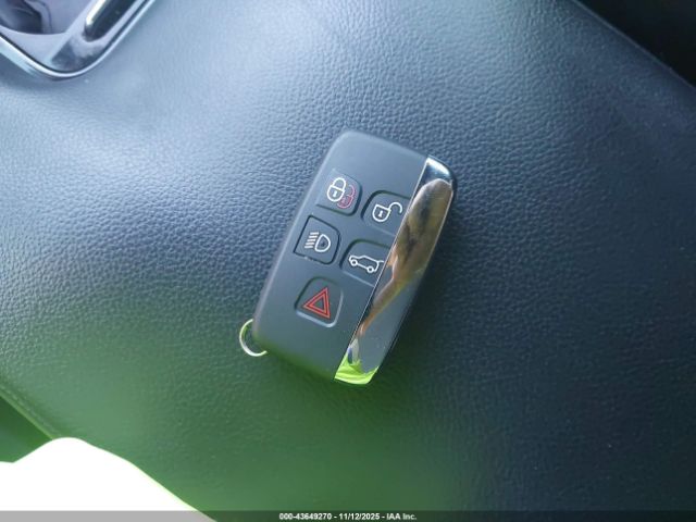 2018 JAGUAR F-PACE SADCJ2GX4JA328384 Photo 10