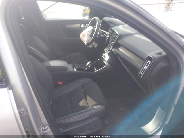 YV4162UM7K2072202 Volvo Xc40 T5 R-design