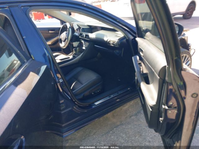 2017 LEXUS IS 200T JTHBA1D29H5051386 Photo 4