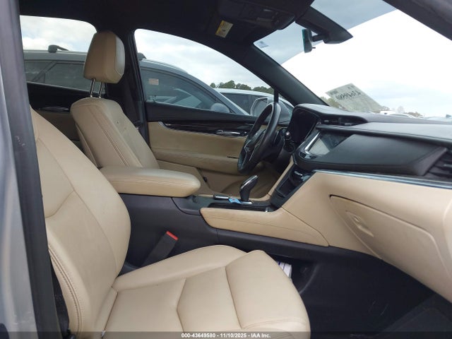 2017 CADILLAC XT5 1GYKNARS4HZ236883 Photo 4