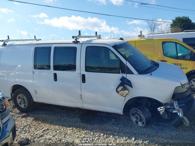 1GTW7AFP8M1300109 GMC Savana Cargo Rwd 2500 Regular Wheelbase Work Van