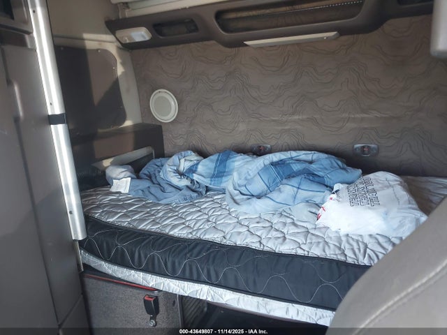 Aukcja sprzedaży 2016 Volvo Vn, vin: 4V4Nc9EH7GN959073, numer aukcji: 43649807
