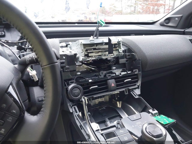 Продаж на аукціоні авто 2024 Toyota Bz4x Limited, vin: JTMABACAXRA082318, номер лоту: 43650271