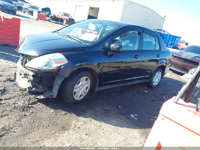 43650407 :رقم المزاد ، 3N1BC1AP6BL406472 vin ، 2011 Nissan Versa 1.8s مزاد بيع