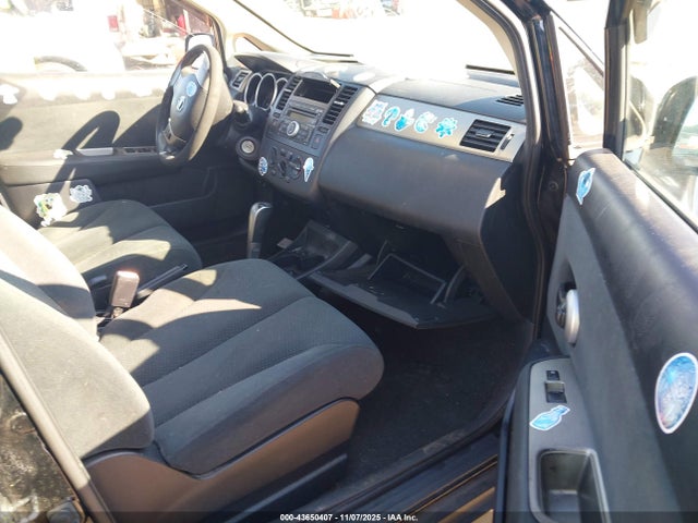 43650407 :رقم المزاد ، 3N1BC1AP6BL406472 vin ، 2011 Nissan Versa 1.8s مزاد بيع