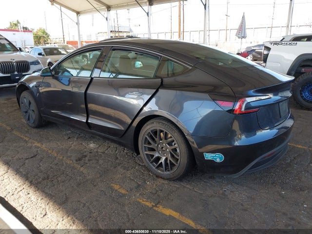 2025 TESLA MODEL 3 5YJ3E1EA1SF928250 Photo 2