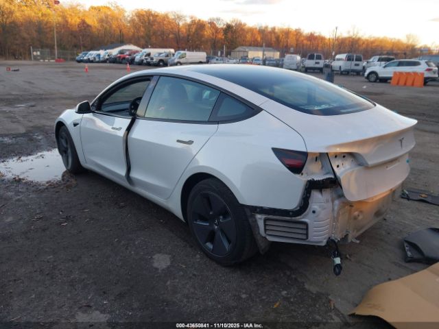 2022 TESLA MODEL 3 5YJ3E1EB2NF255806 Photo 2