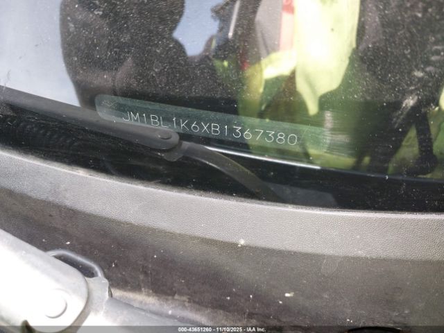 2011 MAZDA MAZDA3 JM1BL1K6XB1367380 Photo 8