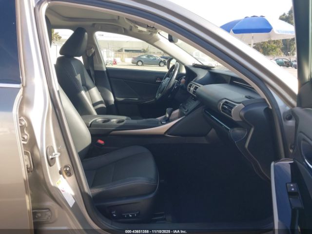 2016 LEXUS IS 200T JTHBA1D24G5011411 Photo 4