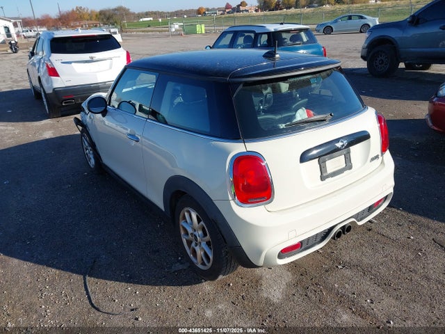 2015 MINI HARDTOP WMWXP7C52F2C60410 Photo 2