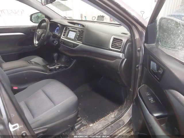 2019 Toyota Highlander Le მანქანა იყიდება აუქციონზე, vin: 5TDBZRFH8KS966175, აუქციონის ნომერი: 43651742