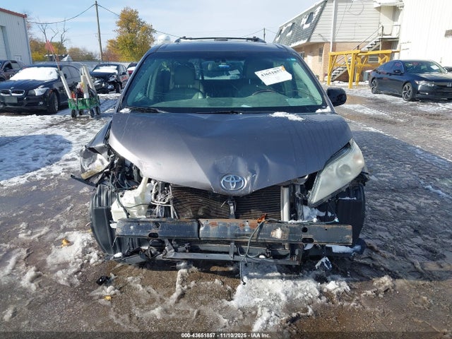 2011 Toyota Sienna Limited V6 მანქანა იყიდება აუქციონზე, vin: 5TDYK3DC1BS175201, აუქციონის ნომერი: 43651857
