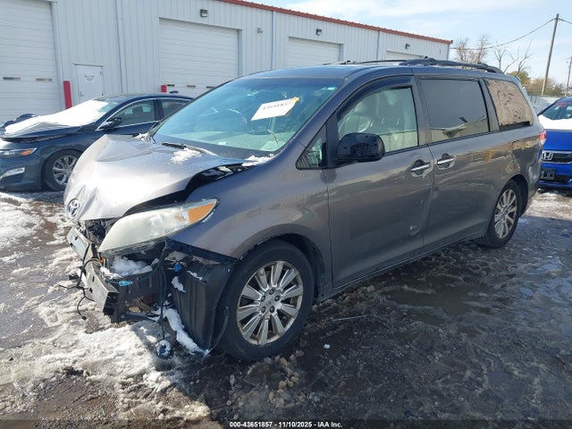 2011 Toyota Sienna Limited V6 მანქანა იყიდება აუქციონზე, vin: 5TDYK3DC1BS175201, აუქციონის ნომერი: 43651857